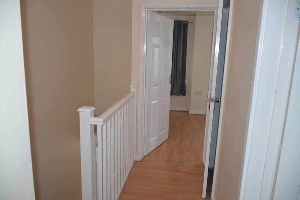 London 4 Bedroom House Exterior photo